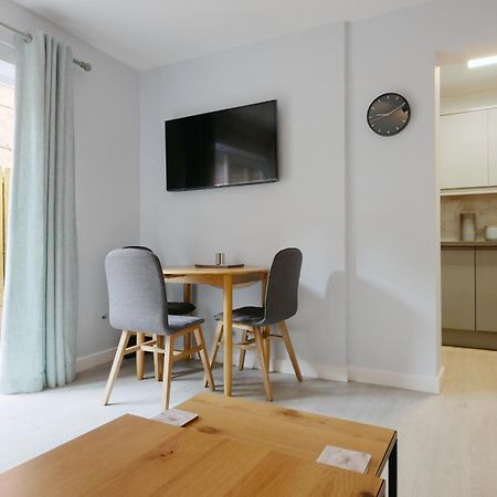 Crewe Short Lets 1 Victoria Court, Crewe Apartment ภายนอก รูปภาพ