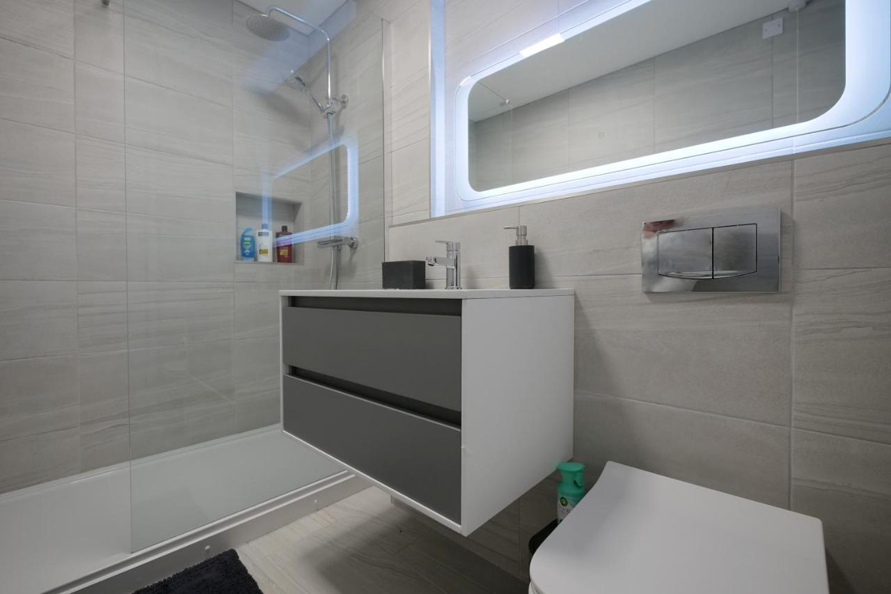 Crewe Short Lets 1 Victoria Court, Crewe Apartment ภายนอก รูปภาพ
