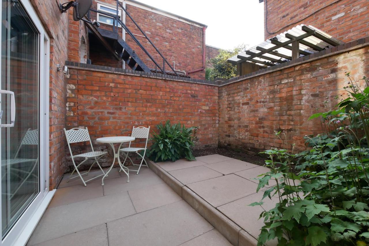 Crewe Short Lets 1 Victoria Court, Crewe Apartment ภายนอก รูปภาพ